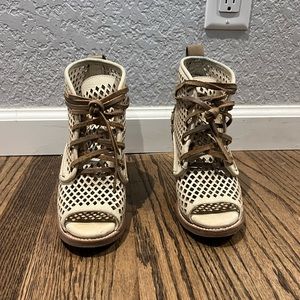 Freebird White Benni